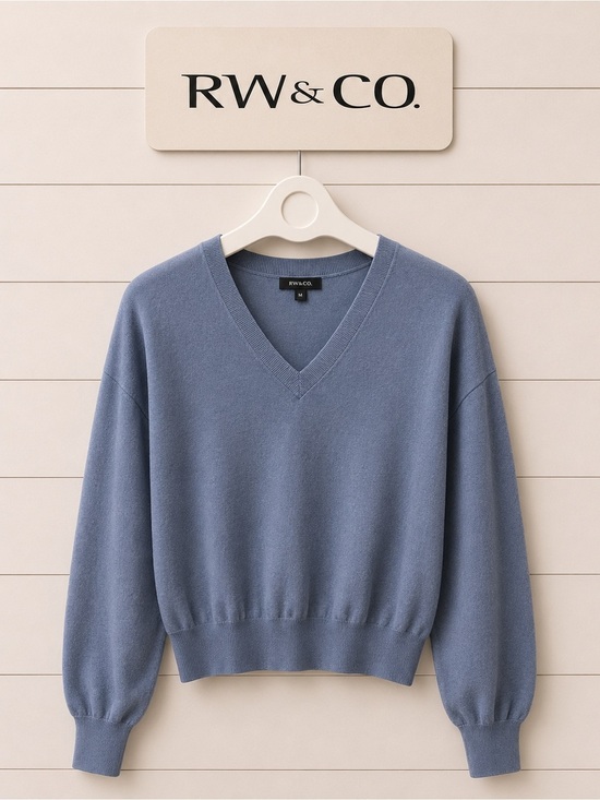 RW&CO. Sweaters - RW&CO blue v neck sweater size M